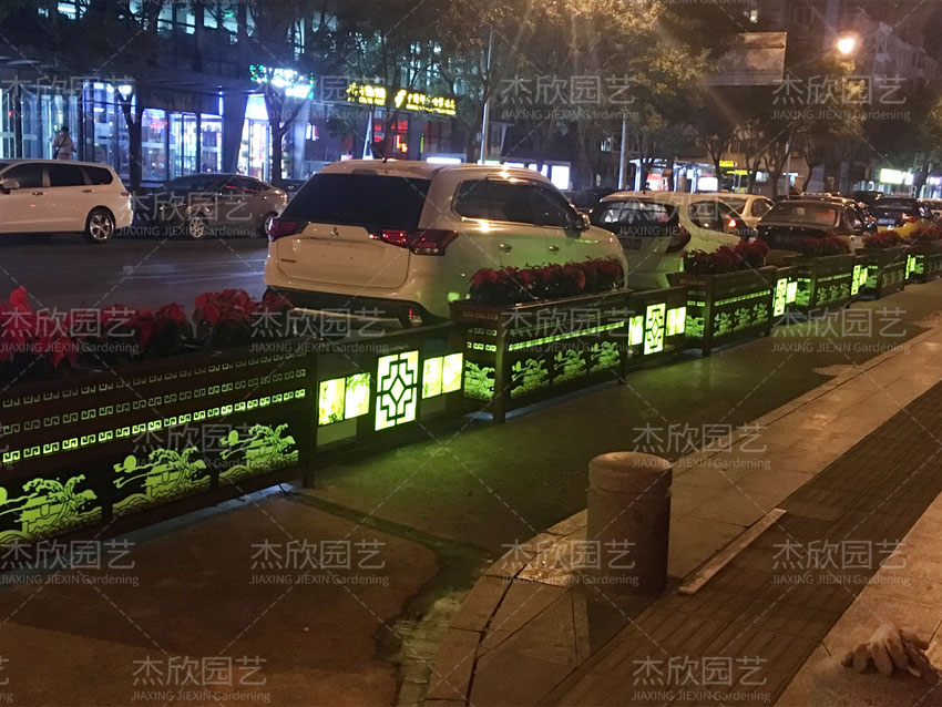 這款道路花箱，不僅美觀還能亮化