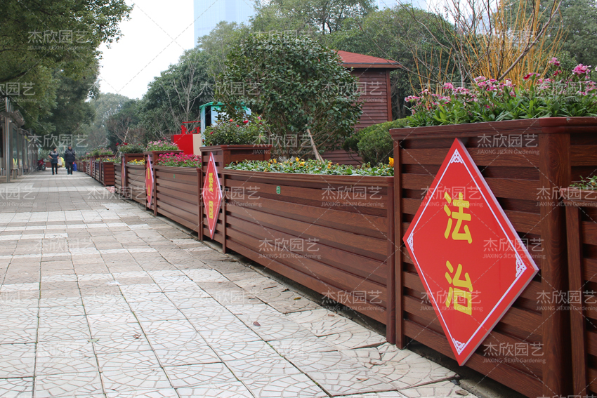 仿木花箱有哪些地方優(yōu)于木質(zhì)花箱？